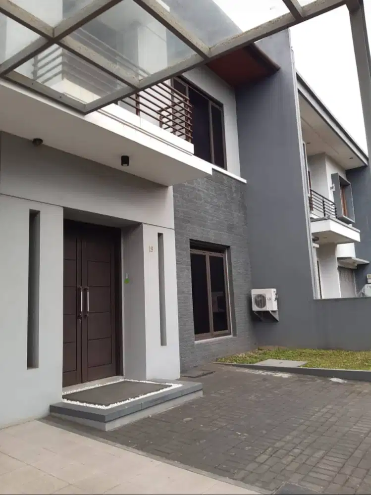 Rumah Dijual Singgasana Pradana Bandung Semi Furnished