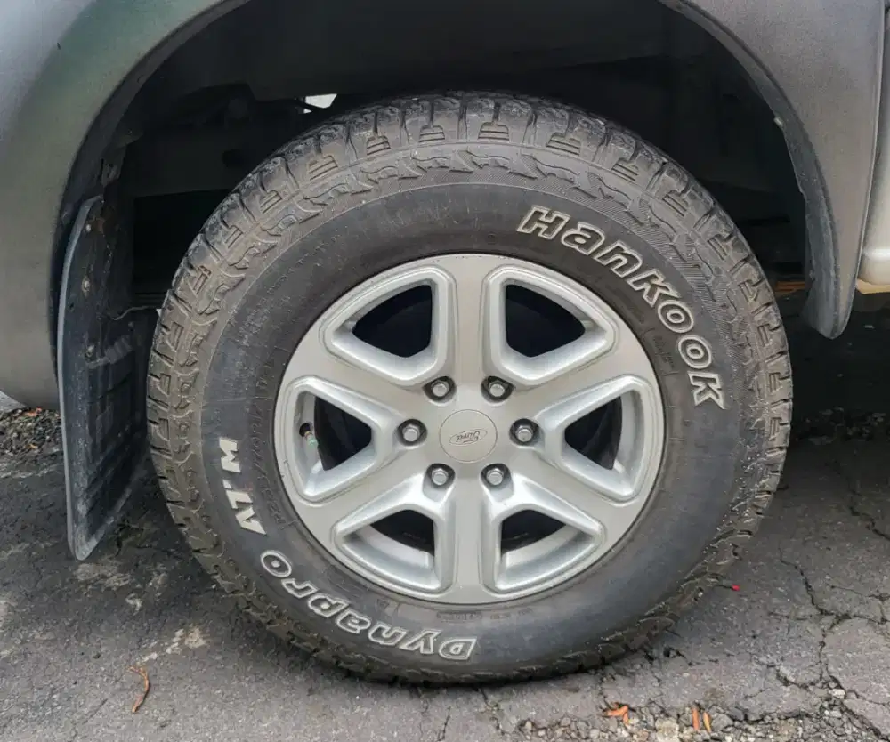 Velg Ford Ranger T6 XLT R17 pcd 6x139.7 ban hankook dynapro  265 75 17