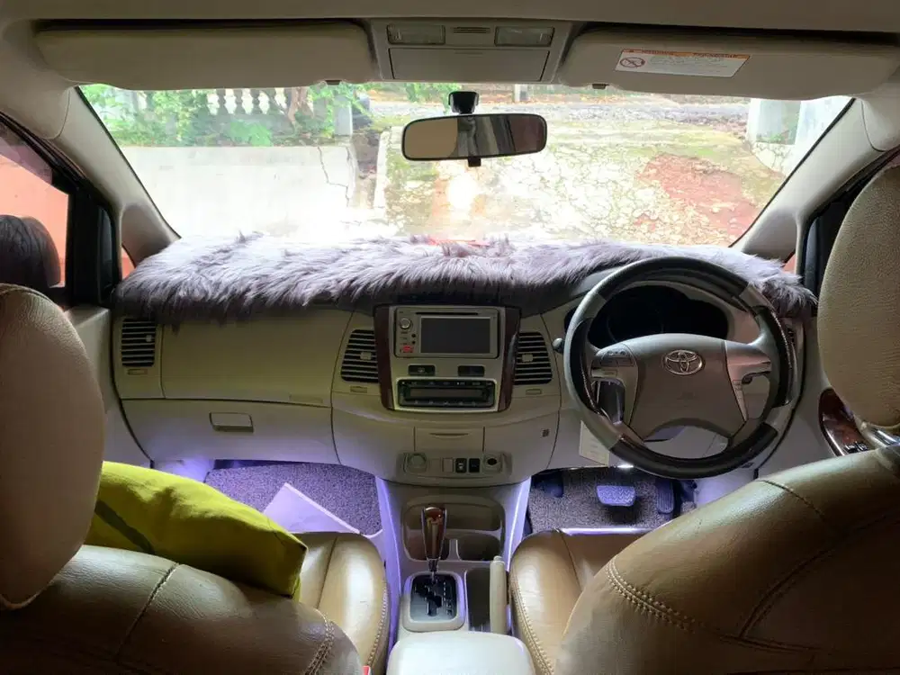 Kijang Innova 2.0 V 2012 AT