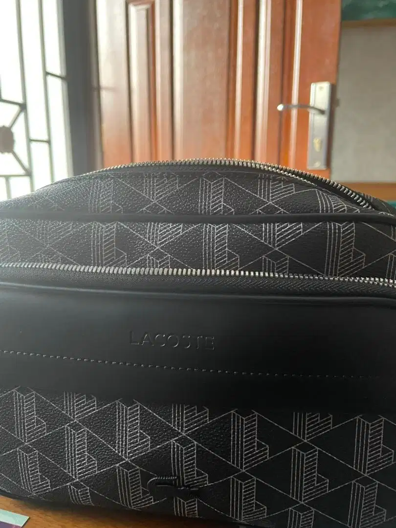 tas slingbag lacoste