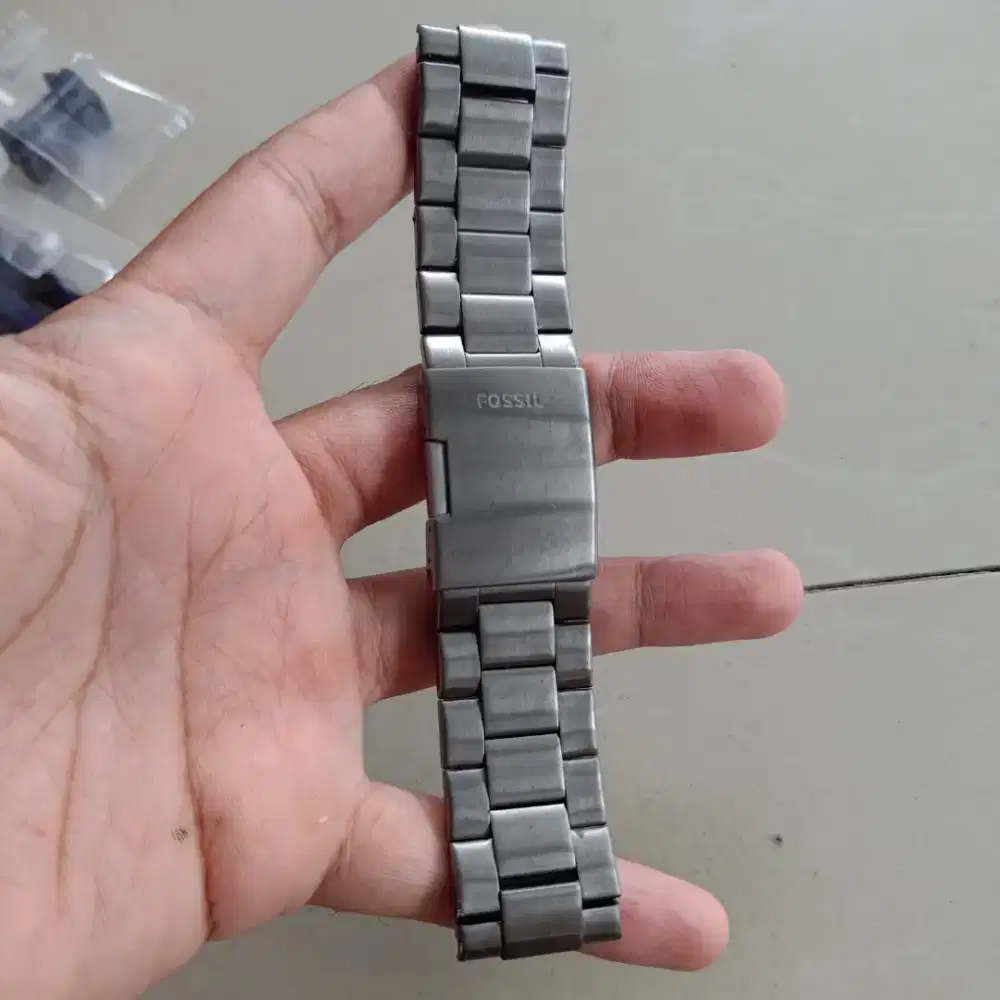 strap original Fossil ukuran besar 24mm warna Gun Metal, kondisi baik