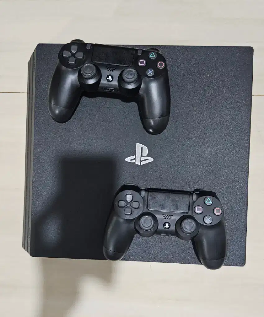 Dijual PS4 Pro 1TB dual stick