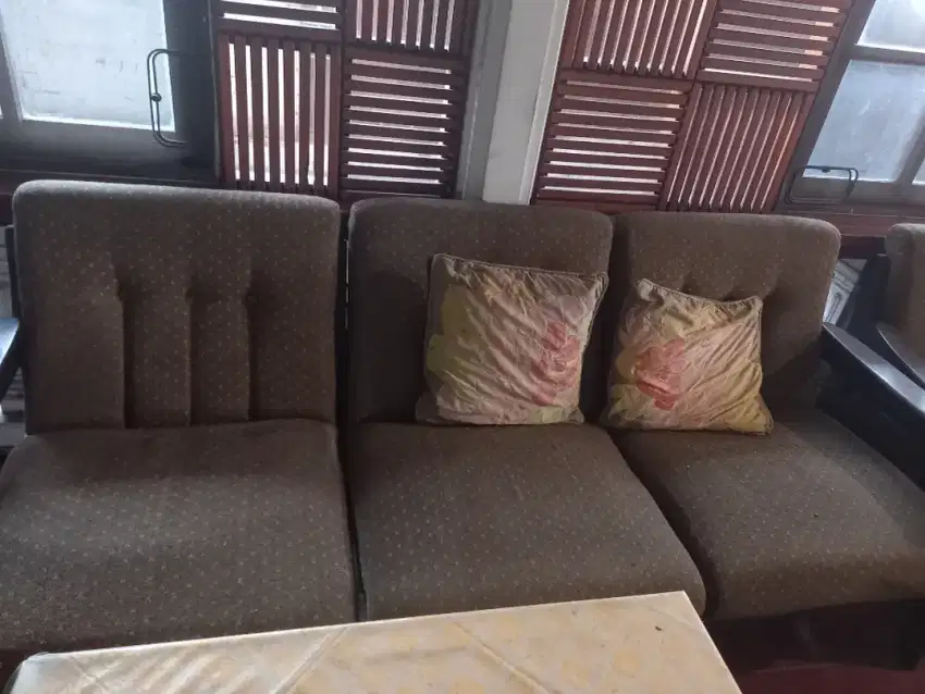 1 SET KURSI MEJA TAMU