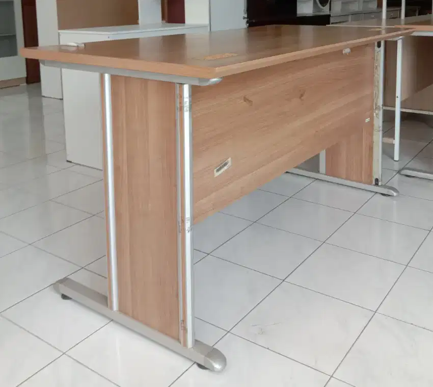 Meja Kerja Merk Highpoint