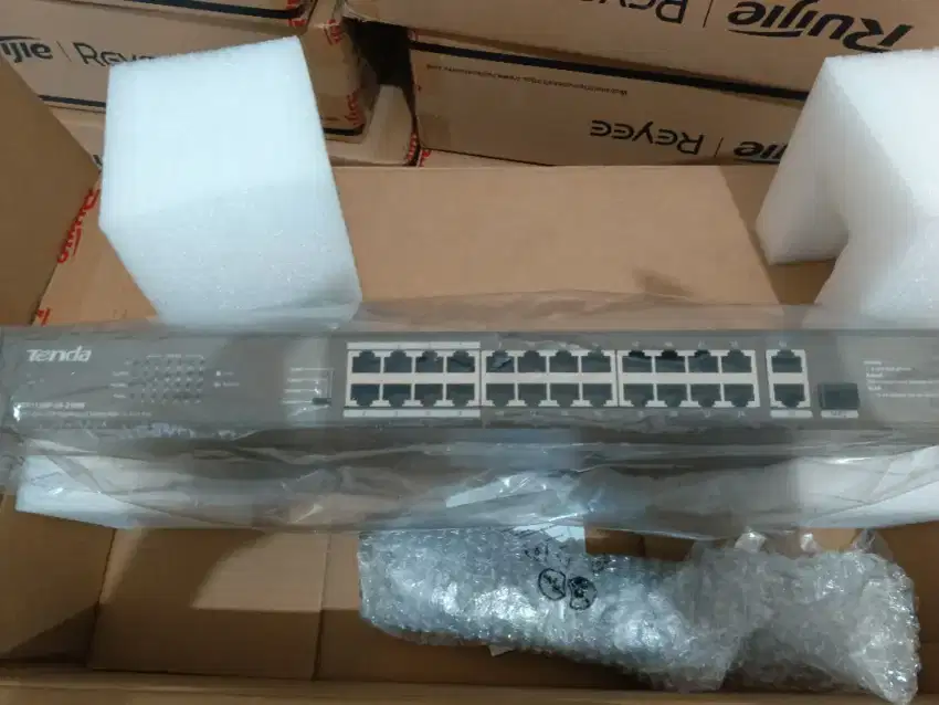 Switch POE 24 port TENDA masih garansi