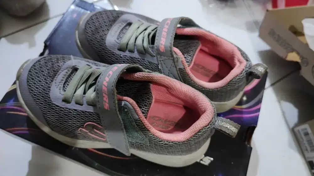 Sepatu anak skechers original