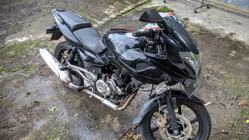 PULSAR 220 BEKAS