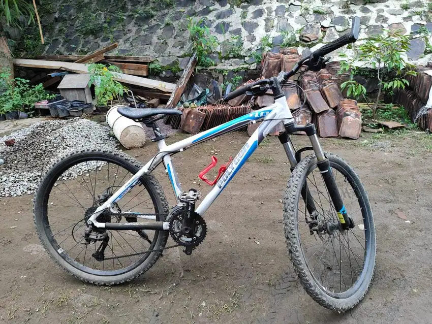 Sepeda POLYGON PREMIERE 26 4.0 MTB Gunung