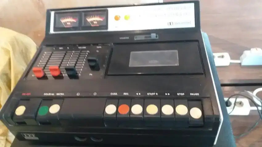 Tape deck jadul merk ITT. Nyala tp kaset off