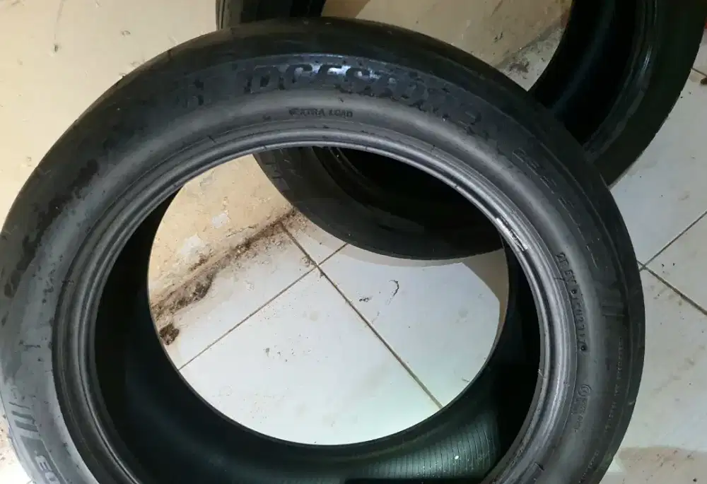 Ban mobil 235/50 R18 BRIDESTONE