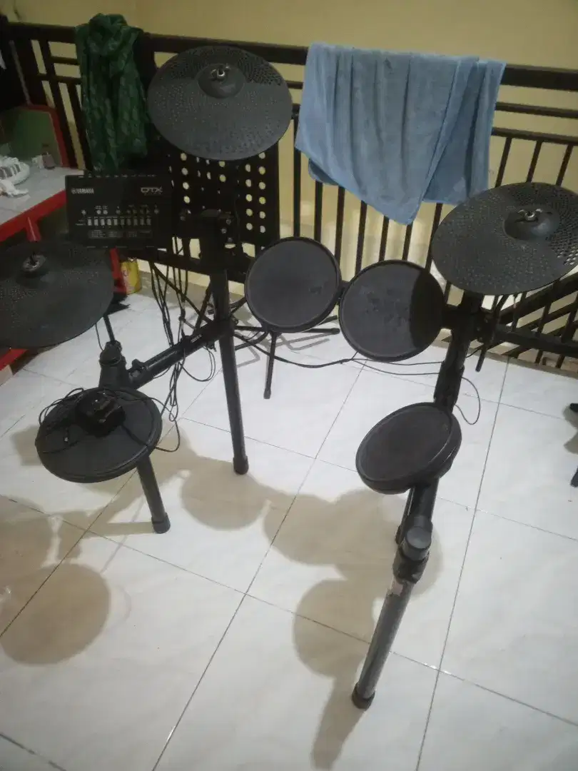 Drum electric YAMAHA DTX-452