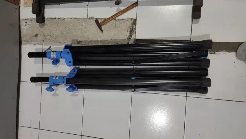Stand speaker /tripod sepasang