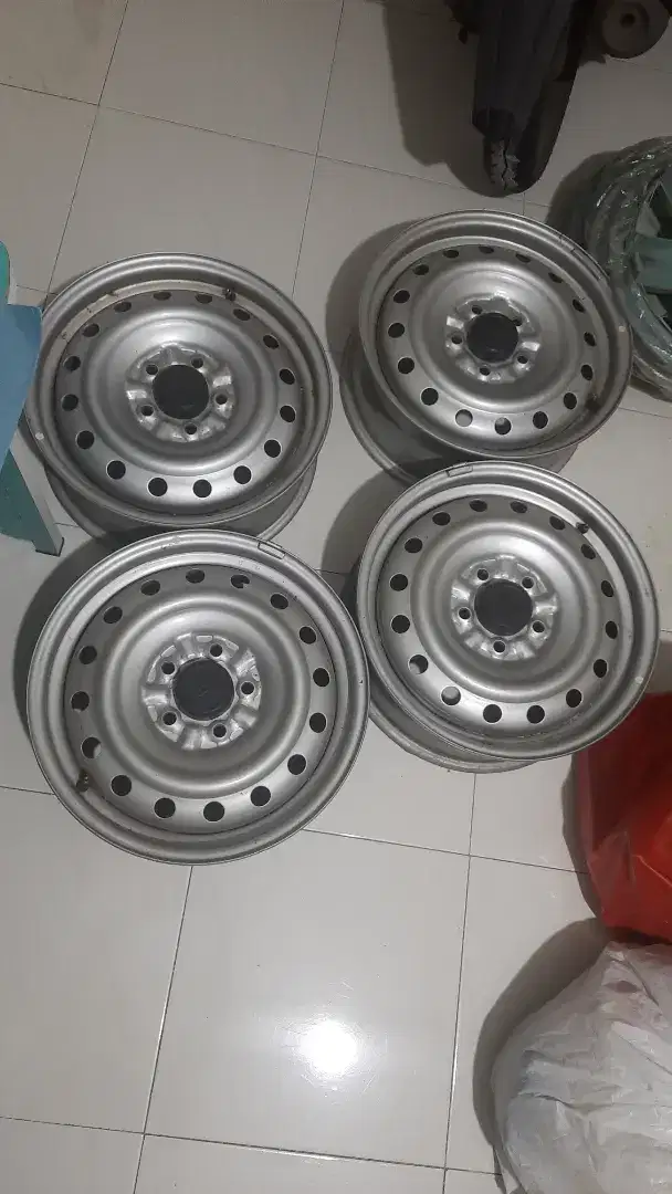 Velg Kaleng asli copotan Terios, lengkap dengan Cover dan Dop