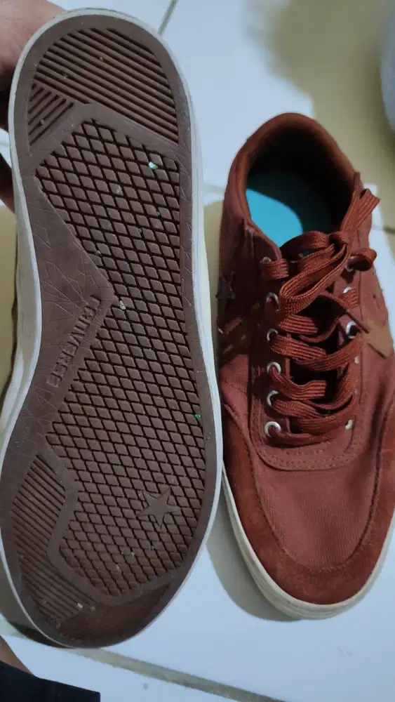 Sepatu Kulit & Converse Pria