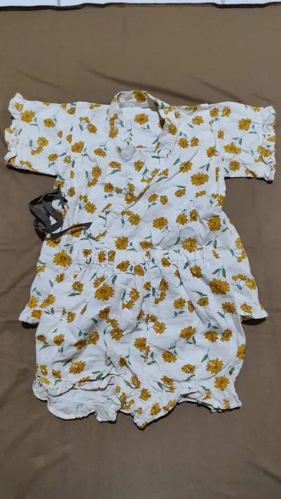 Pakaian Bayi Perempuan