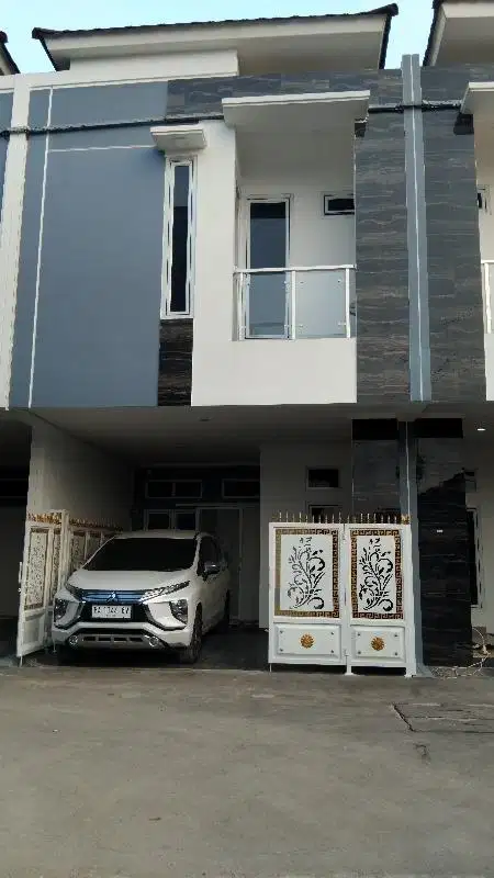 Rumah 2 lantai akses mobil dekat pintu toll A.Yani Pisangan