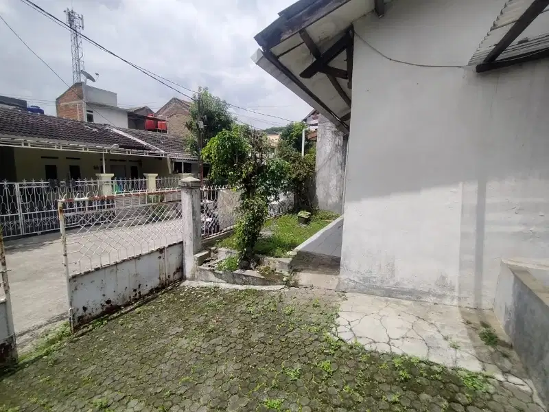 Rumah dijual di bawah pasar lokasi strategis