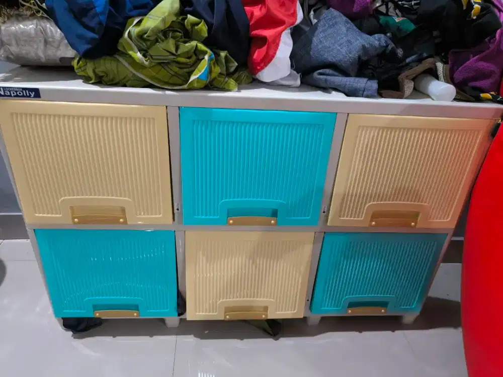 Lemari serbaguna 6 Pintu merek Napolly