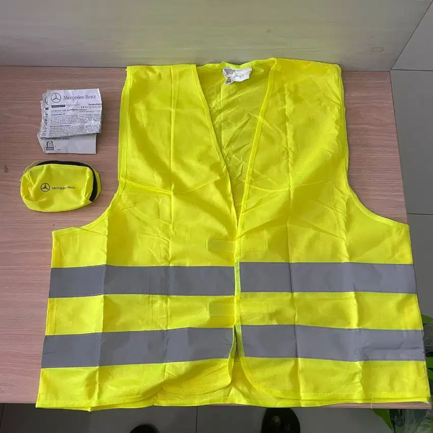 Genuine Mercedes Benz High Vis Warning Vest With Bag (Rompi darurat)