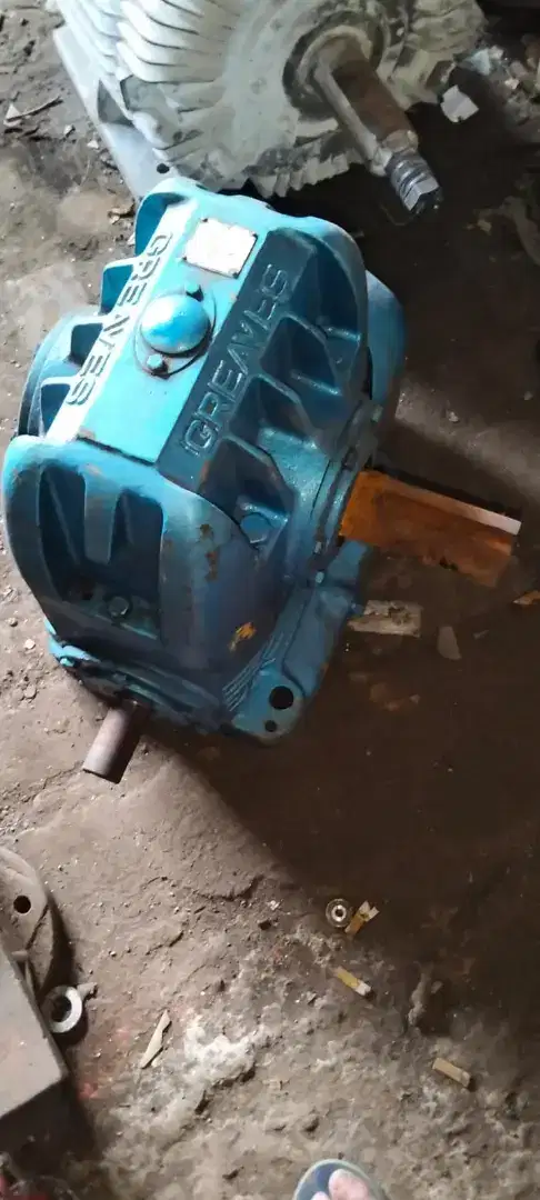Gearbox greaves