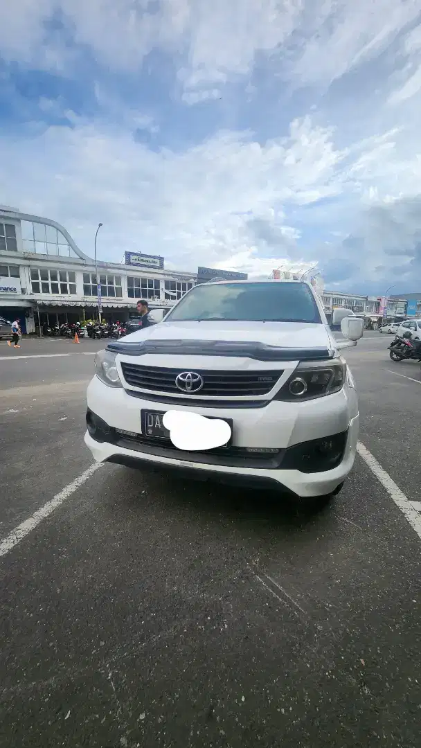 Djual fortuner langka 4x4 tipe V 2012 TRD