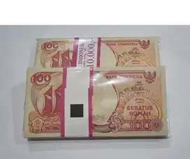 1 Gepok (isi 100 lembar) uang kuno 100 rupiah pinisi tahun 1992