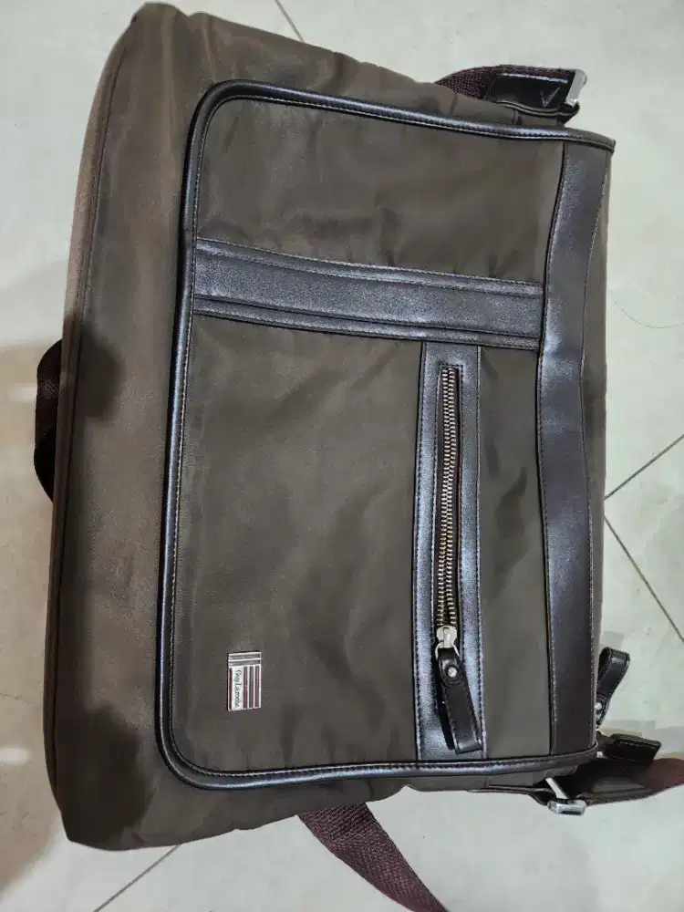 Tas Selempang Messenger Bag Guy Laroche