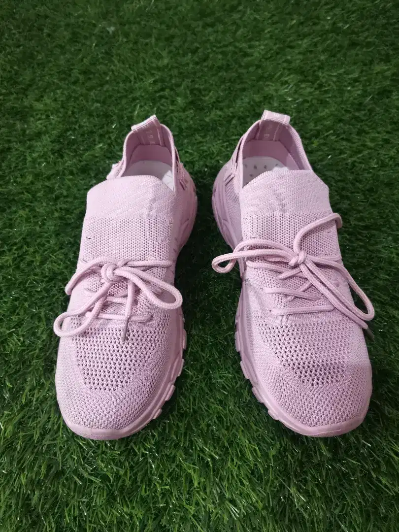 Sepatu sport wanita second