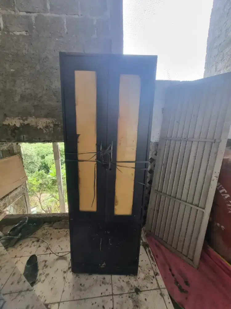 lemari pakaian 2 pintu