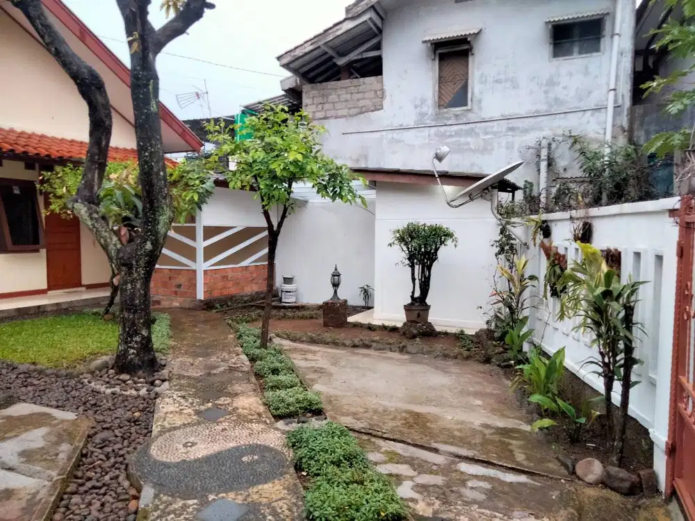 Disewakan Rumah Asri Fasilitas LENGKAP Dekat Plaza Jambu Dua SMPN8