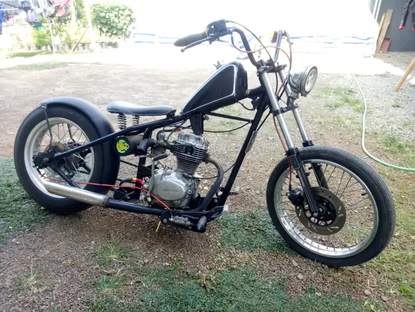 MOTOR HONDA GL100 CUSTOM CHOPPER BOBBER