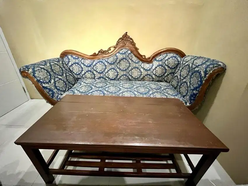 Dijual kursi sofa 4 kaki dan meja kayu