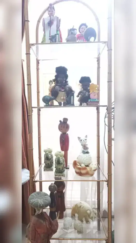 Pajangan boneka manca negara