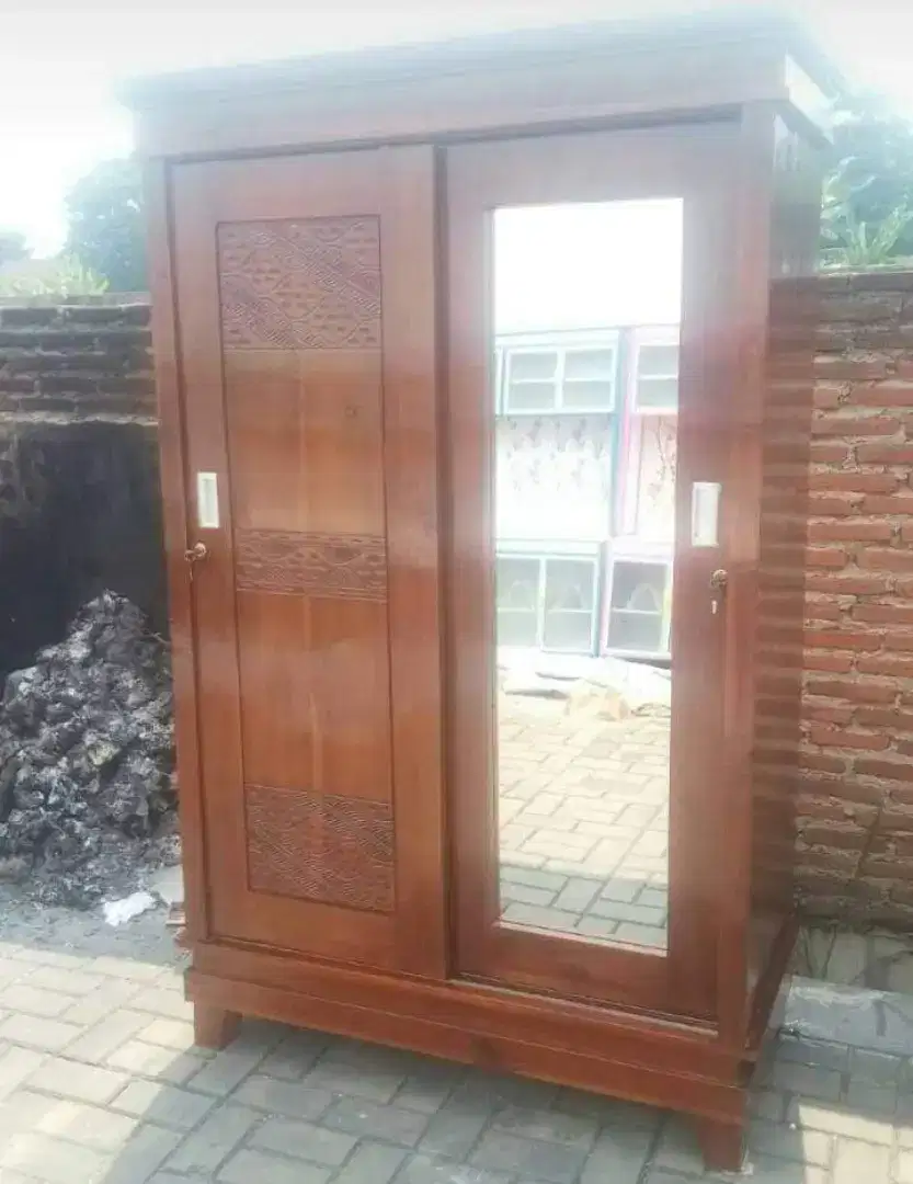 Lemari sliding pintu2 kaca kayu jati