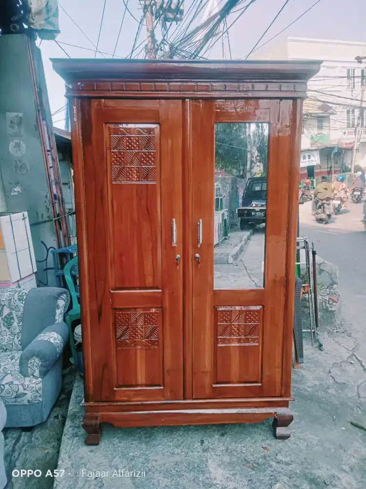 Lemari pintu2 kaca kayu jati