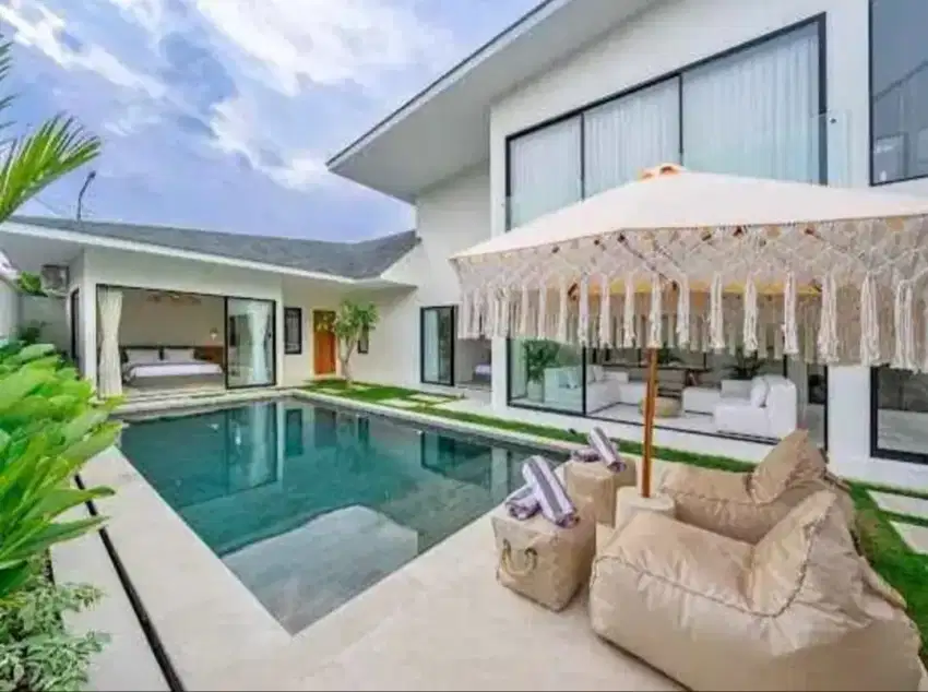 DI JUAL VILLA MEWAH BARU DI SEMINYAK KUTA , 4 MENIT KE PANTAI SEMINYAK