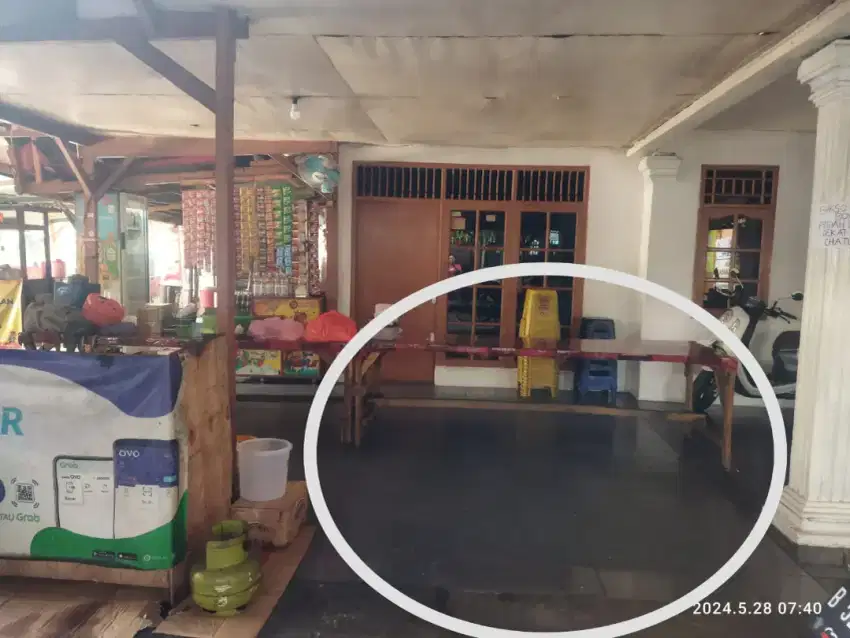 TEMPAT LAPAK USAHA BERJUALAN DISEWAKAN, DI KANTIN PAK HAJI SAMPING MNC
