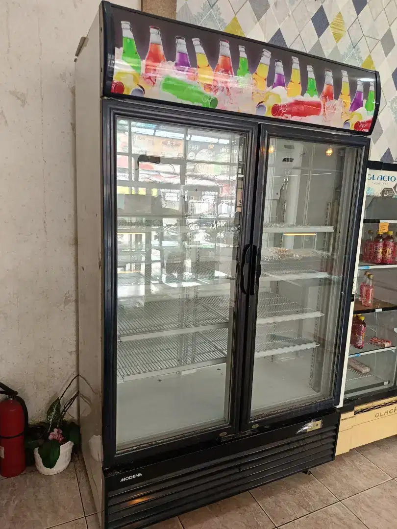 Showcase Modena 2 pintu