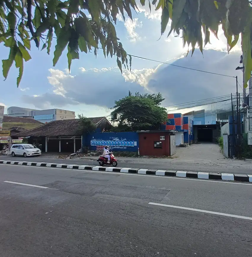 Gudang tepi Ringroad barat Demak Ijo