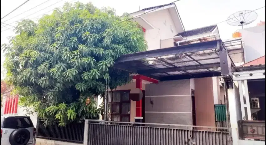 RUMAH TENGAH KOTA PETERONGAN SOMPOK DI JL MANGGA LAMPER KIDUL SEMARANG