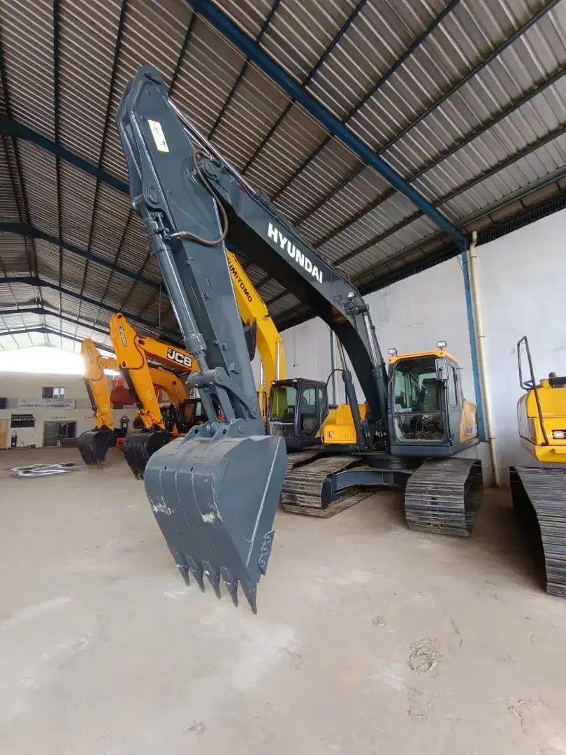 Excavator Hyundai HX210 th 2019 harga 775jt NEGO