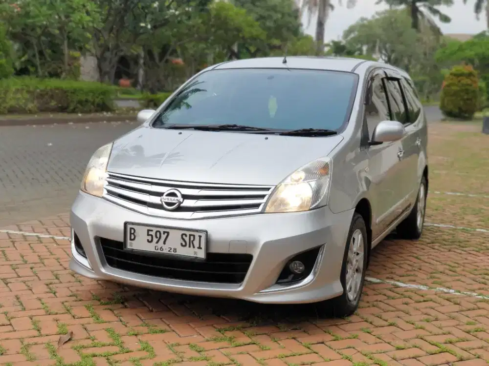DP 10jt Nissan Grand Livina XV Matic 2013 AT