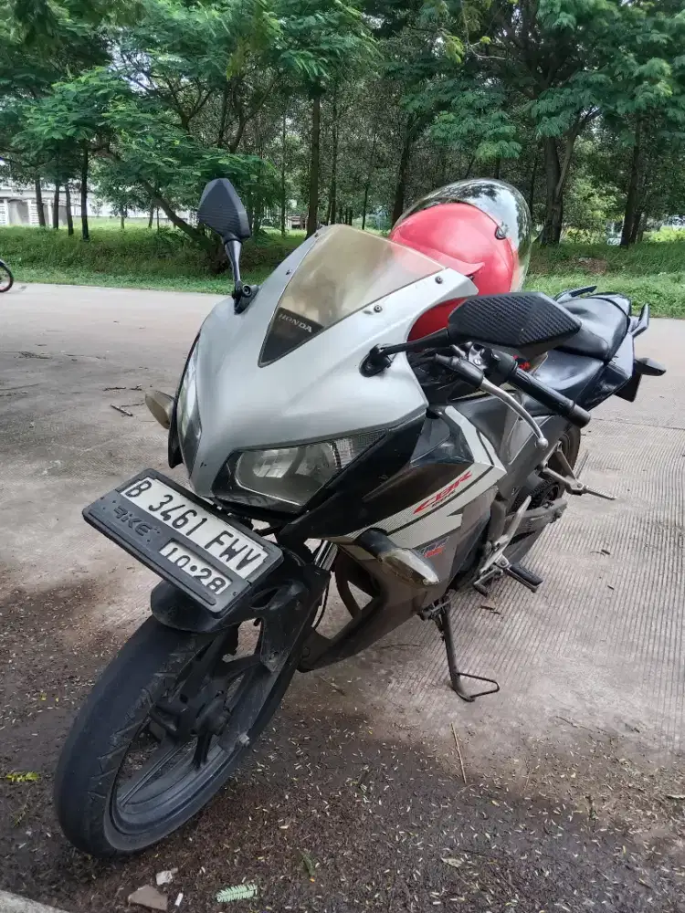 CBR 150 R (HITAM)