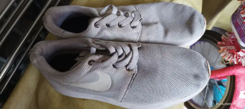 Sepatu nike preloved