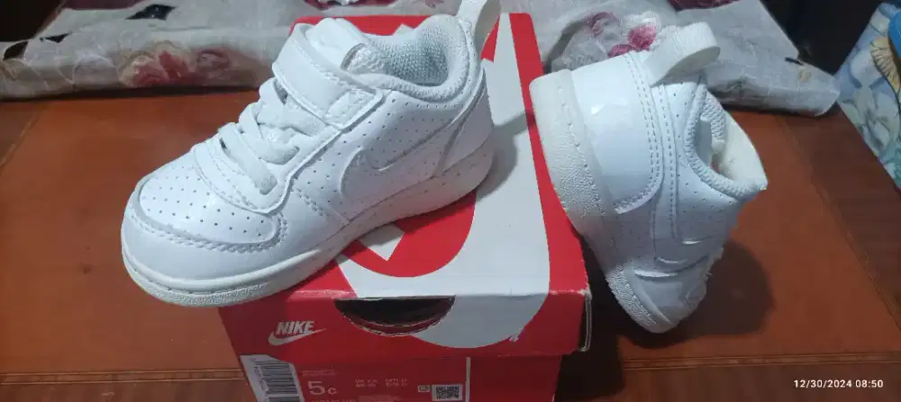 Sepatu nike putih