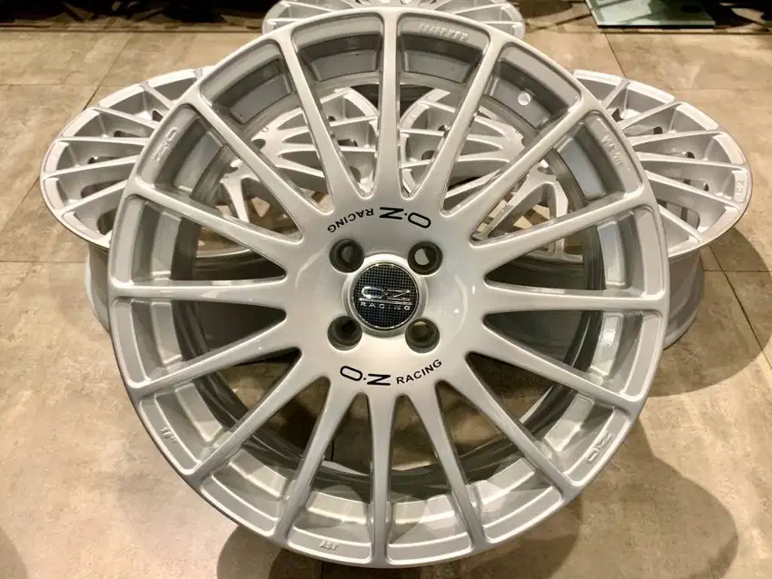 Velg OZ Superturismo GT, R-18, Lebar 5, PCD 4 x 100