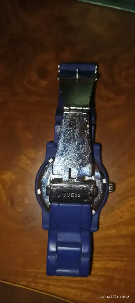 Jam tangan Guess