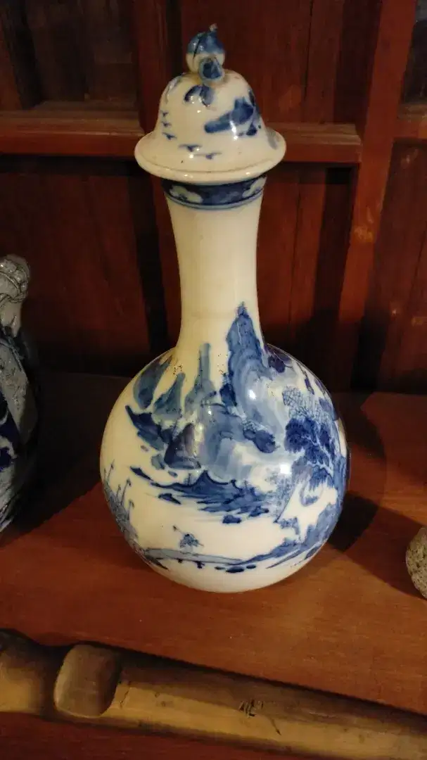 Keramik Cina bentuk botol