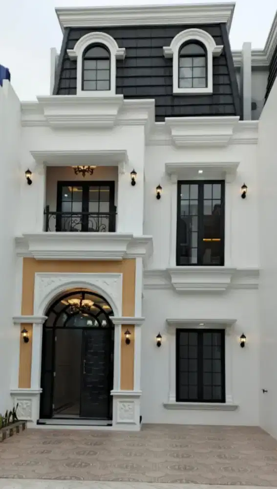 BRAND NEW HOUSE AMERICAN CLASSIC 2,5 LANTAI DALAM CLUSTER KEBAGUSAN