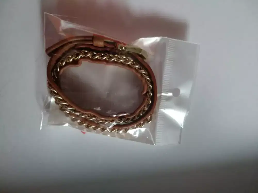 Gelang kulit lilit